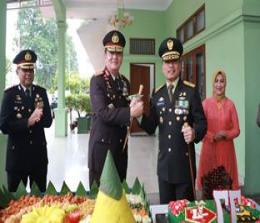 Brigjen TNI Parlindungan Hutagalung dan Kapolda Riau Irjen Iqbal (foto/ist)